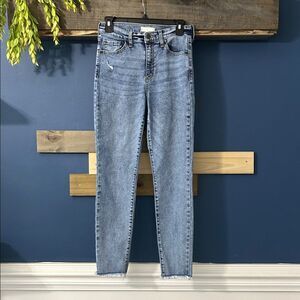 Altar’d State Jeans Slightly distressed Size 26 raw hem EUC